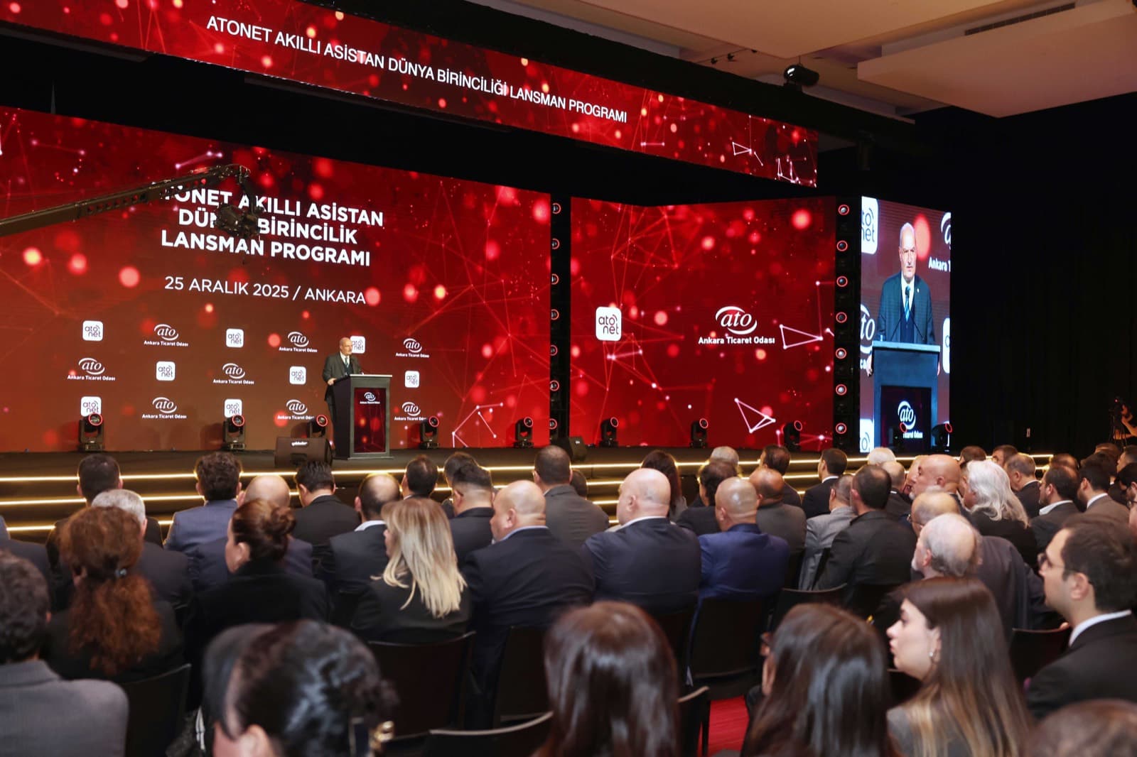 Akıllı Asistan lansmanında sahne sunumu