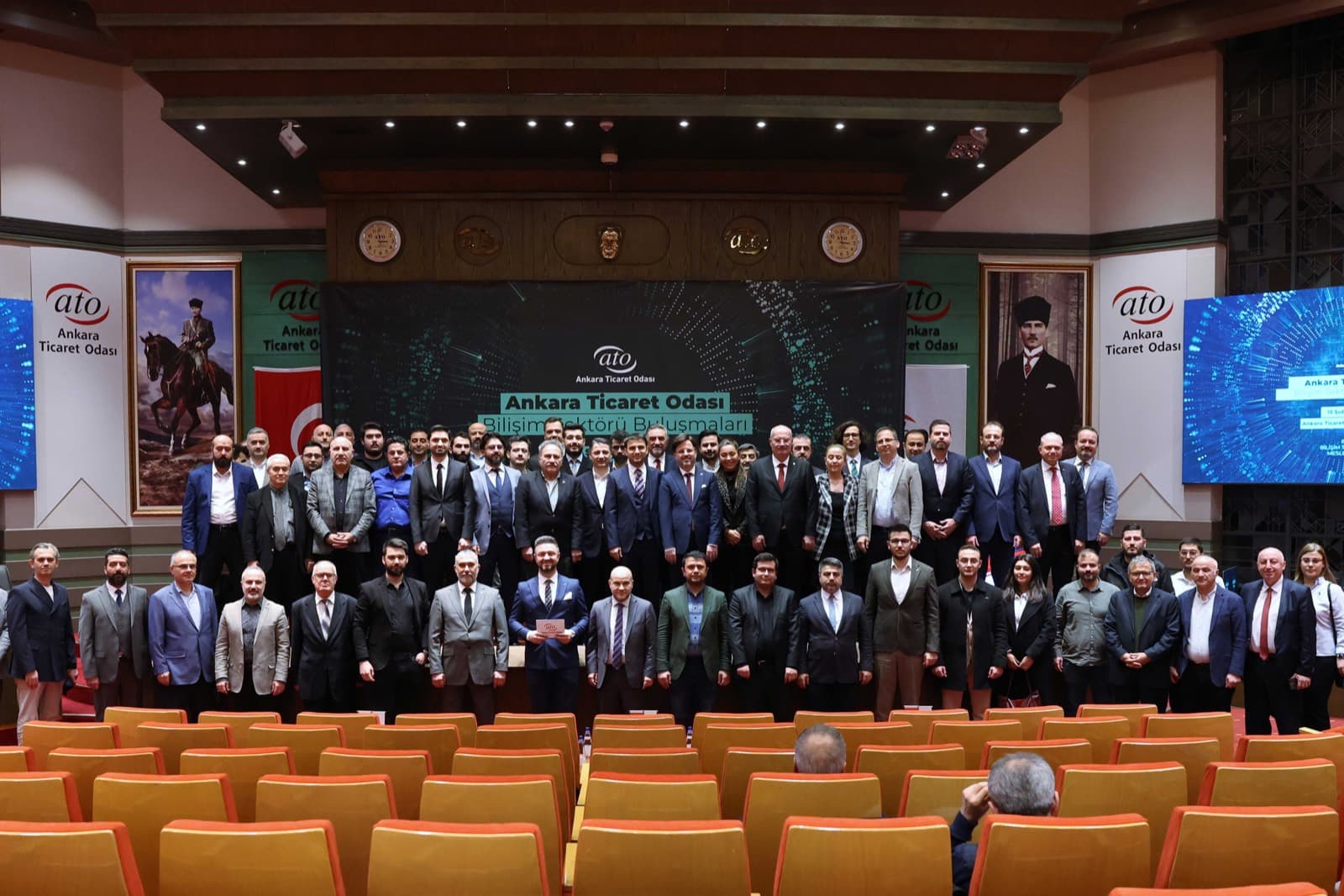 Sektör buluşmasına katılan üyeler